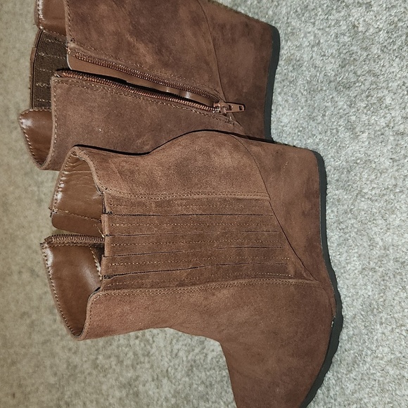 Shoe Dazzle Chestnut Wedge Ankle Booties - Picture 5 of 7